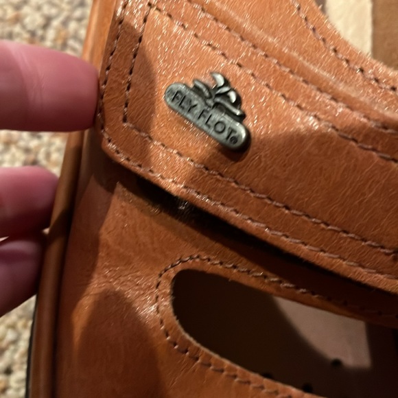 Fly Flot Italy Anatomic Leather Adjustable Strap buckle Sandals Size 41 Tan EUC - Picture 3 of 8